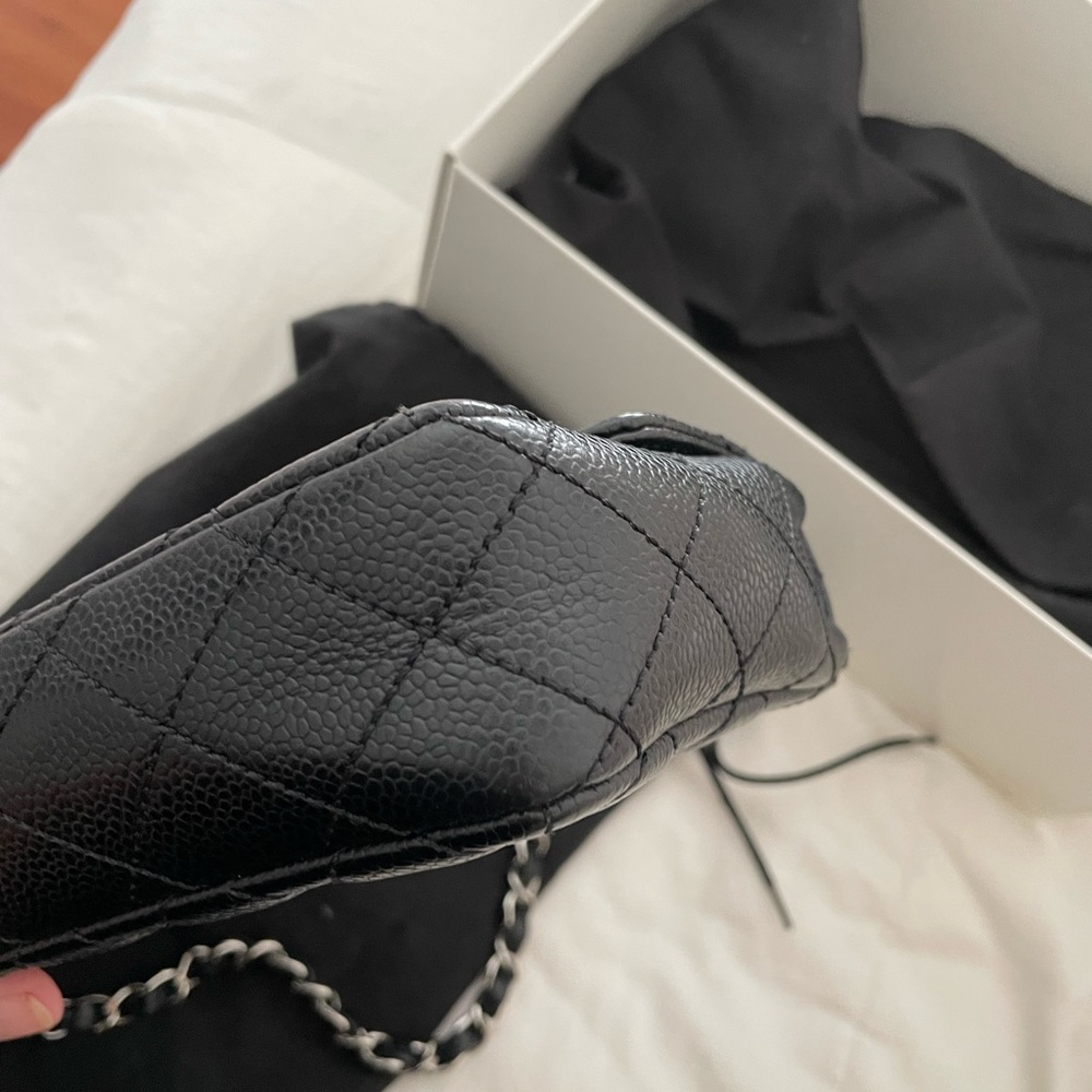 CHANEL Authentic East West single flap quilted, silver tone chain. Caviar. - Picture 7 of 9